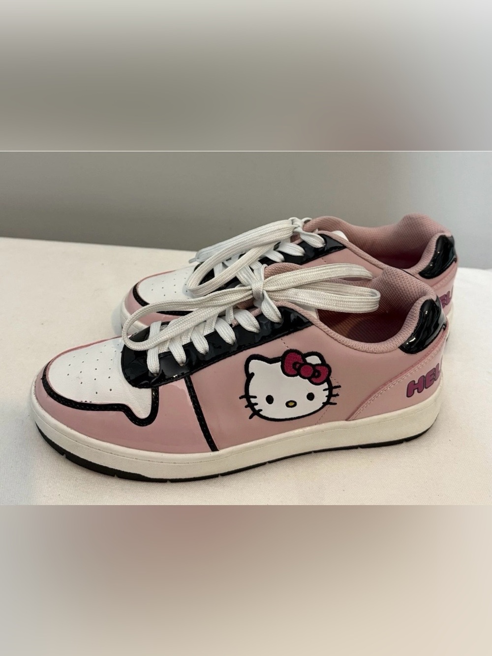 Hello Kitty Pink Women’s Size 9 Sneakers Athletic Shoes - Picture 3 of 16